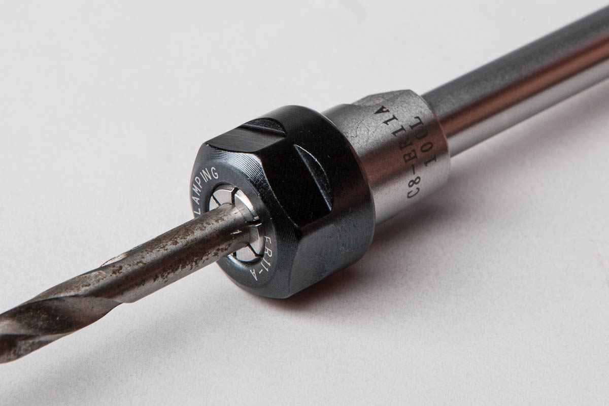 Цанговый патрон с установленным сверлом